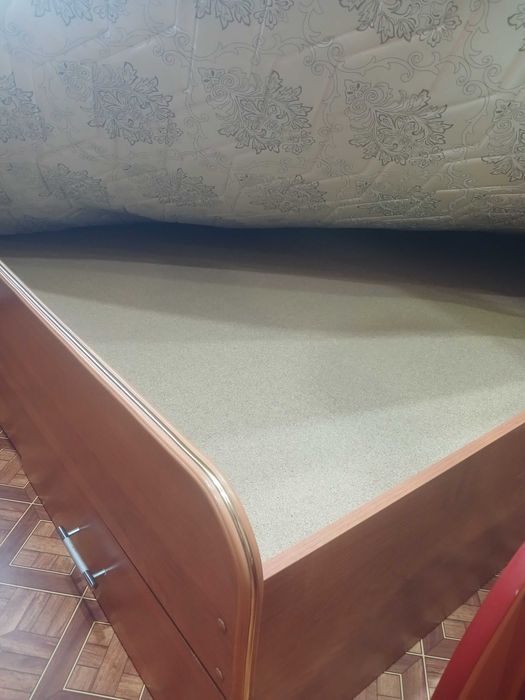 Продам кровать и 2 тумбы