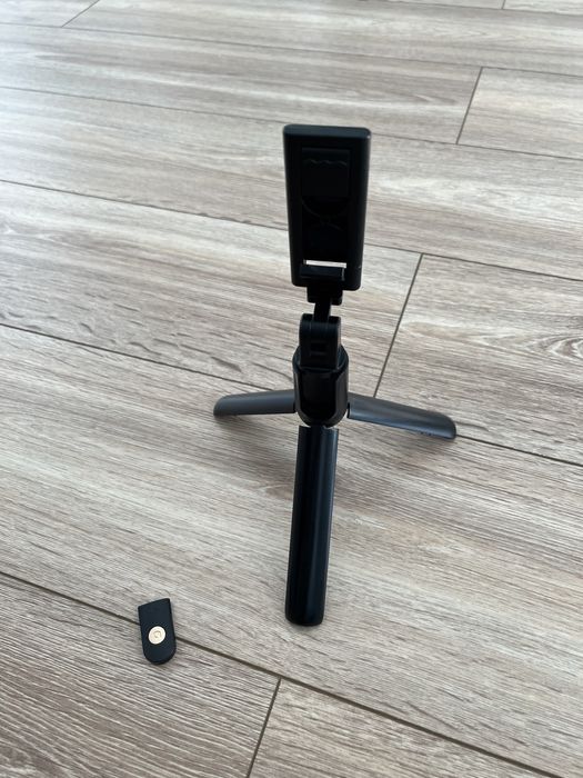 2 in 1 selfie stick si trepied cu telecomanda bluetooth