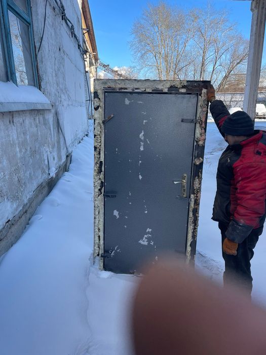 Металлическая дверь бу