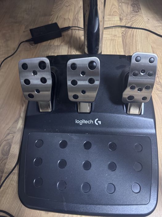 Volan si pedale Logitech g920