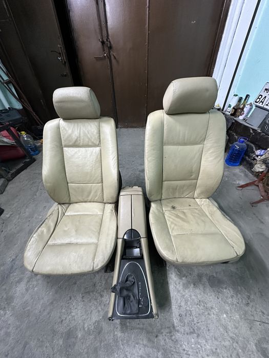 Продам сидения е 53  и бар 211