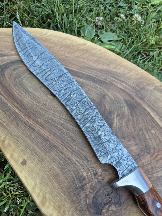 Голям ловен нож с кожена кания,LN452