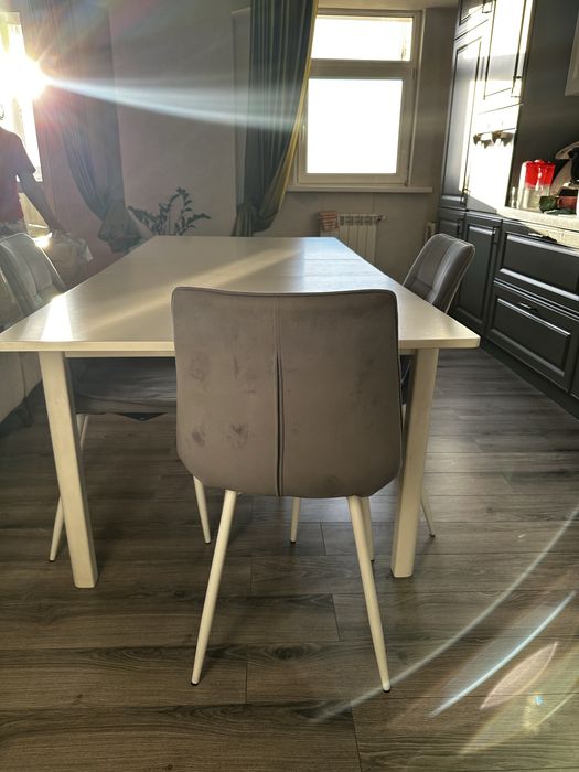 Продаётся обеденный стол с 6 стульями