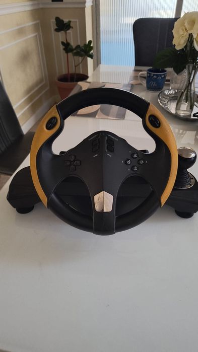 Vând volan si pedala PS4