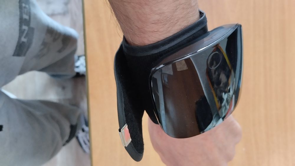 Наручный тонометр