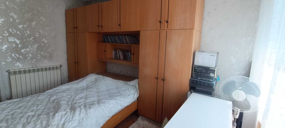 Продавам 4 стаен апартамент в идеален център.