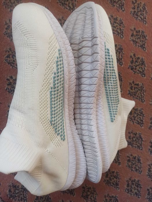 Маратонки 45 номер