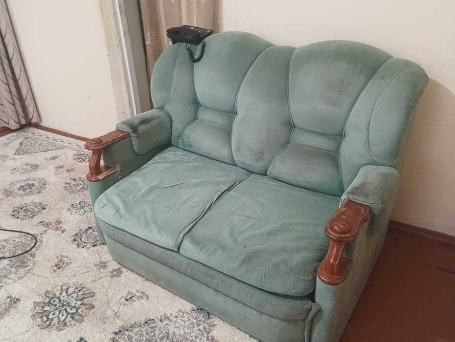 Диван продам двухместный