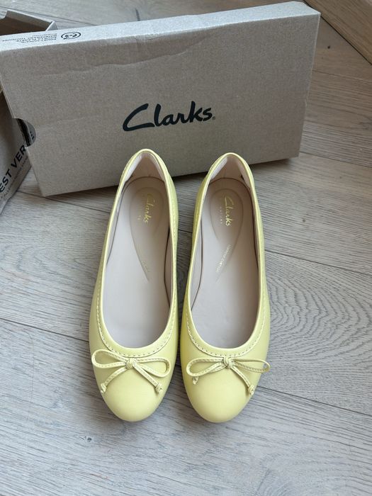 Нови обувки Clarks 36,5