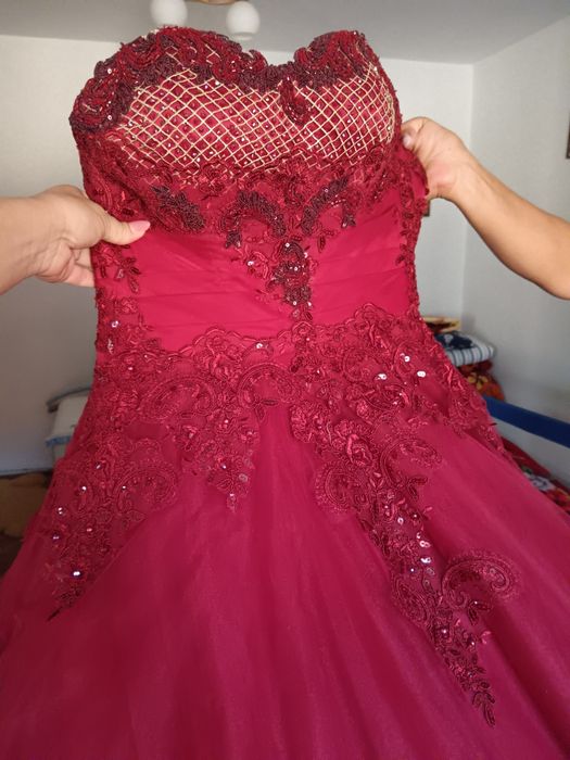 Rochie cu crinolină