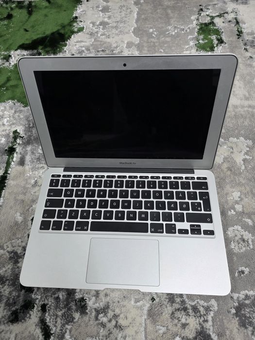 Macbook Air 11" 2014 / i5 / SSD 120GB