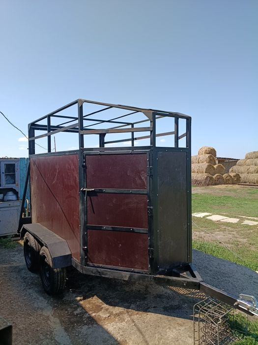 Продам прицеп коневозка