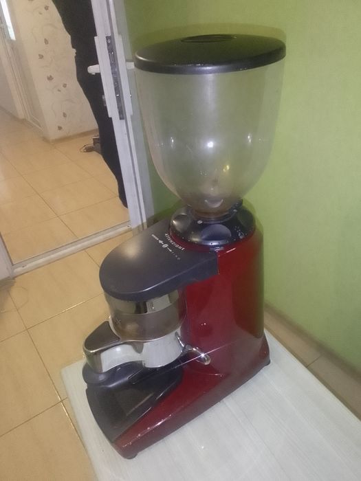 Vând râșniță cafea la pavoni joli