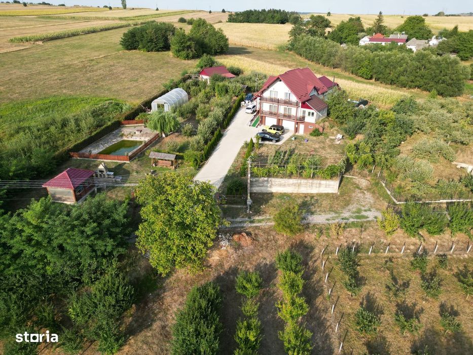 Se vinde proprietate superba intr-un loc  unde liniștea e primordiala
