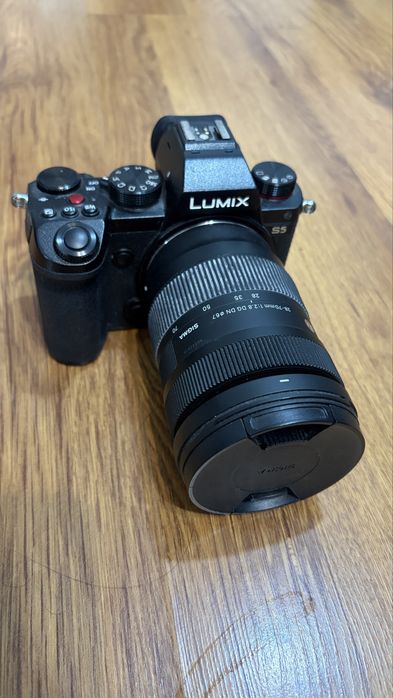 Mirrorless Panasonic Lumix S5