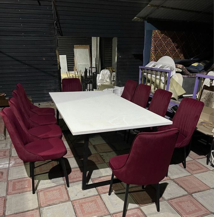 Стол со стульями