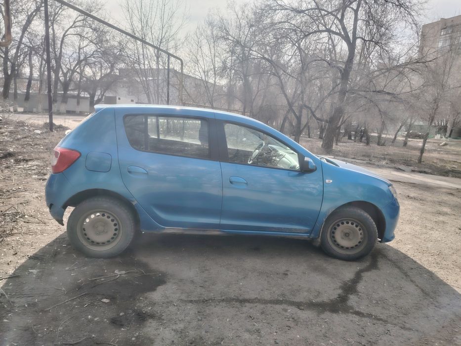 Машина рено сандеро 2