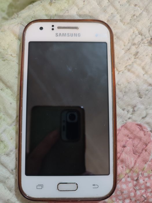 Продам телефон все работает но нет батарейки