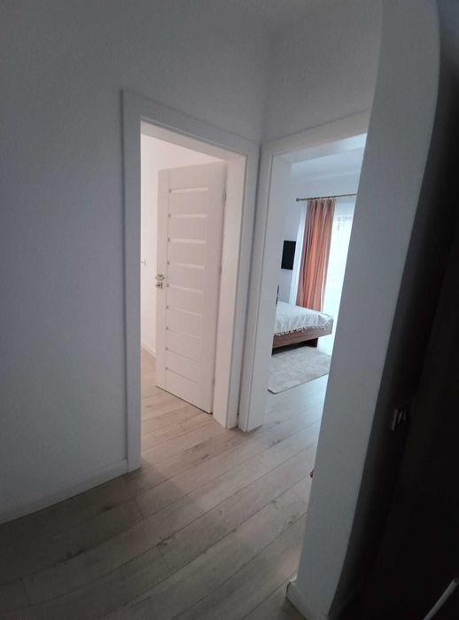 Ofer spre inchiriere apartament cu 3 camere decomandate, in centru, in complex rezidential