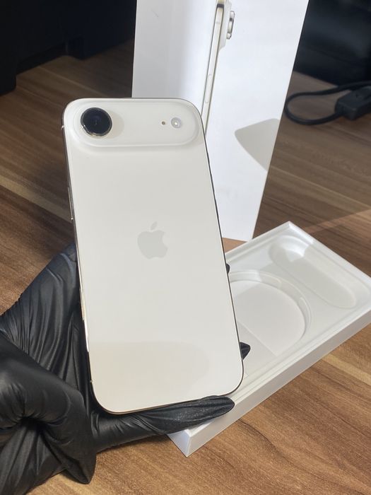 iPhone Air• 256 GB • Light Gold