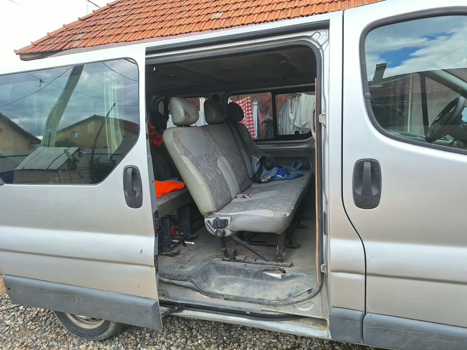 Vând mașină opel vivaro