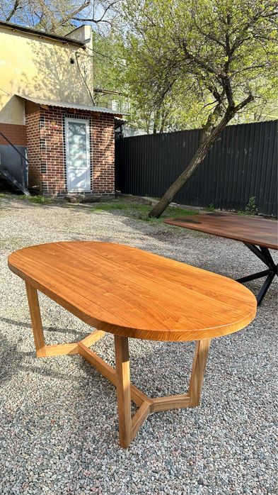 Стол из карагача, овальный с ножками