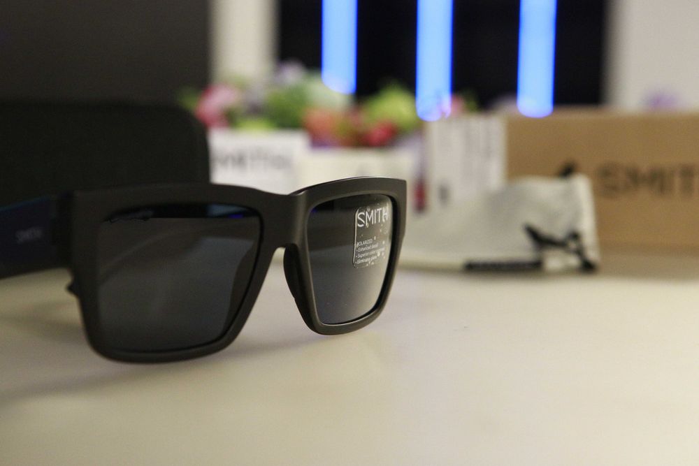Продавам американски слънчеви очила Smith с поляризация и Popup филтър