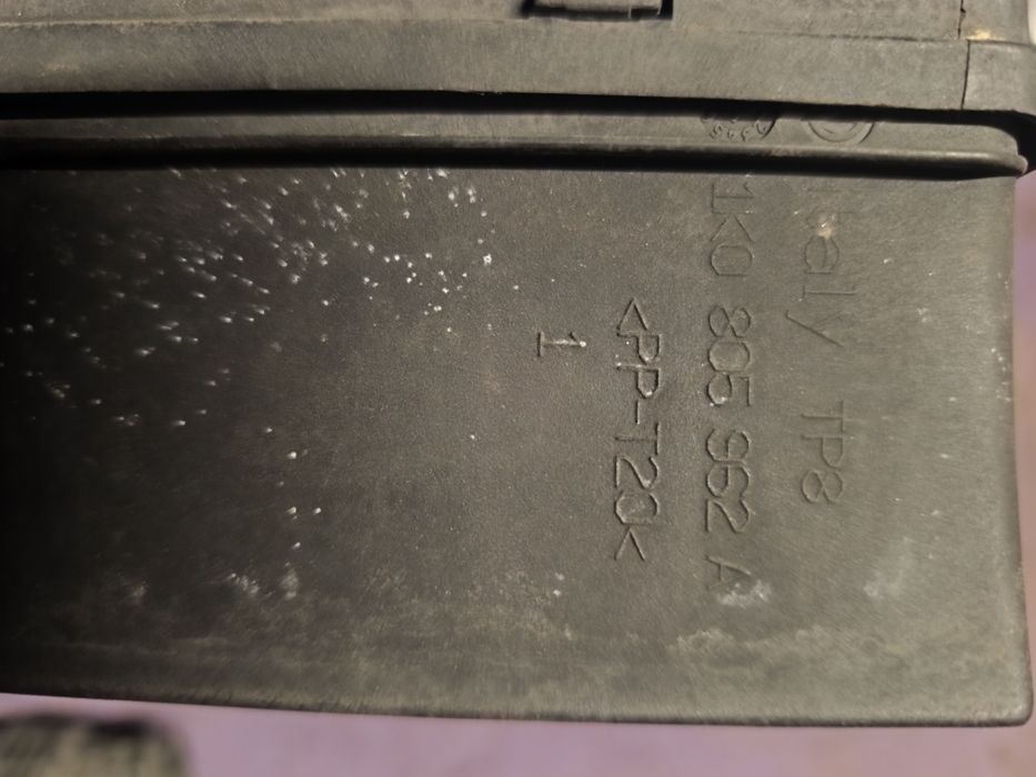 Deflector aer Volkswagen Passat B6 / priză aer Passat B6 1k0805962A