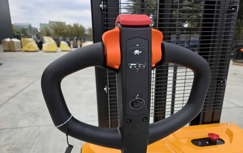 Transpalet electric cu catarg stivuitor electric rate finantare