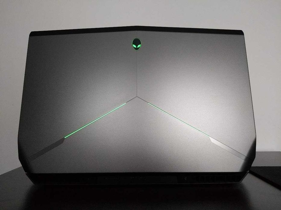 Dell Alienware 17 R2  i7, 16 GB ram, Nvidia Gtx 980,1xssd128gb,1xhdd2T