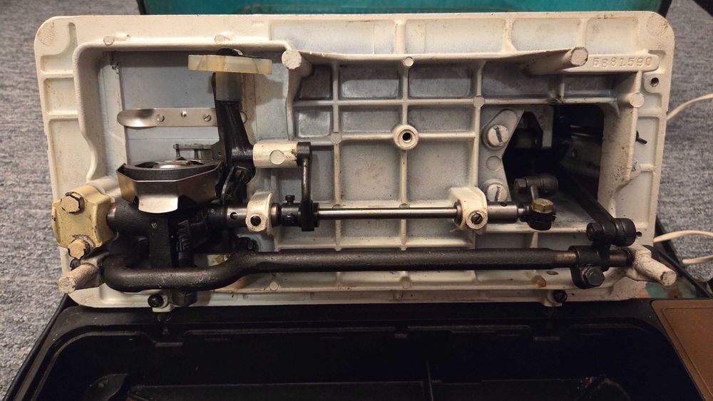 Masina cusut electrica ruseasca Chaika 134 cu pedala