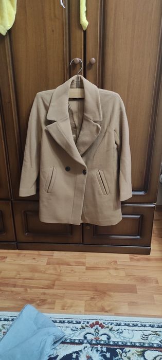 Пальто, куртки размер 42