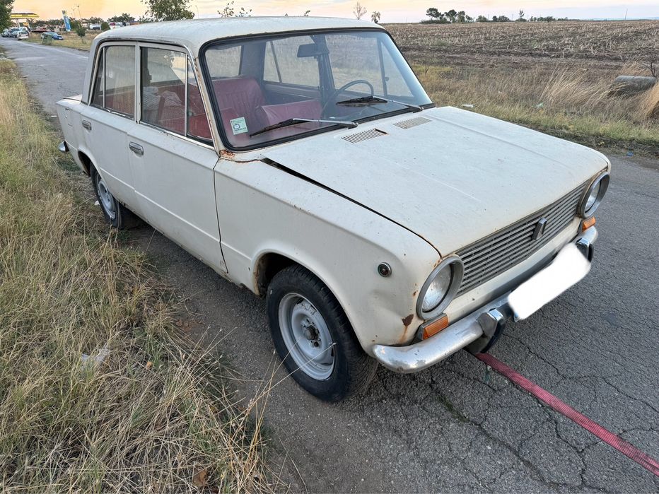 Lada2101/Лада 2101/Жигули на части може и цяла доста запазена.