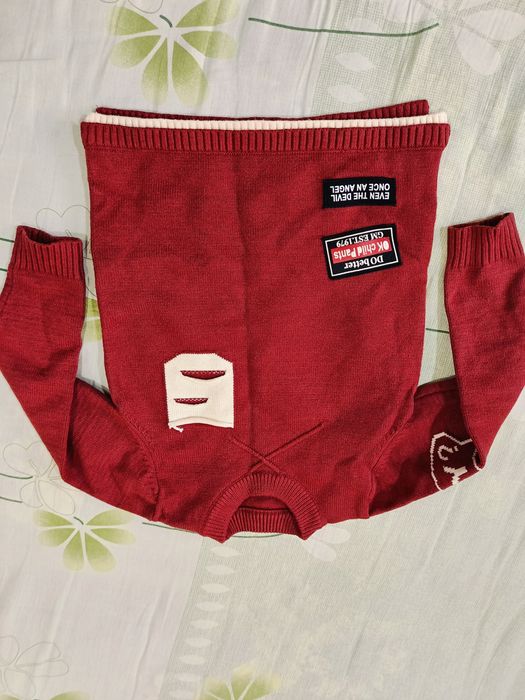 Теплые свитера на мальчика,на 6-7 лет.