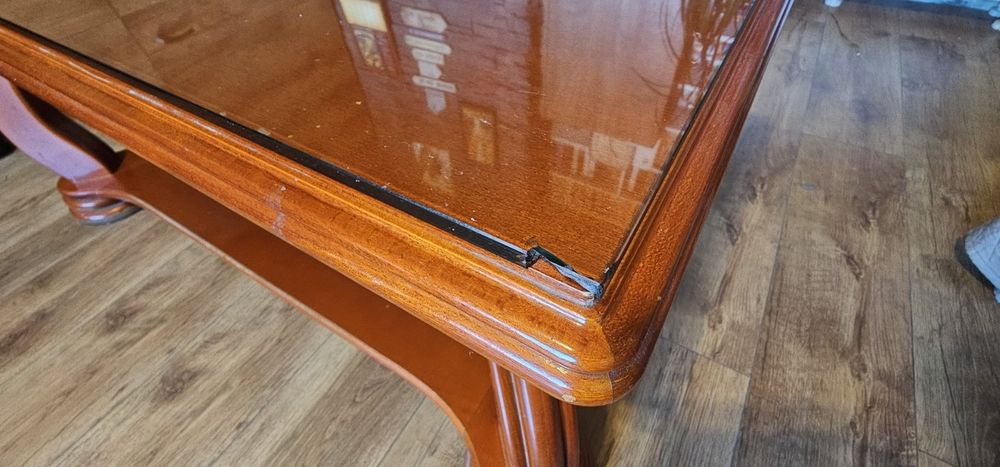 Холна маса от масивна дървесина. Стил барок.