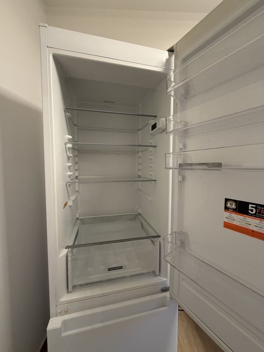 Vand frigider Whirlpool