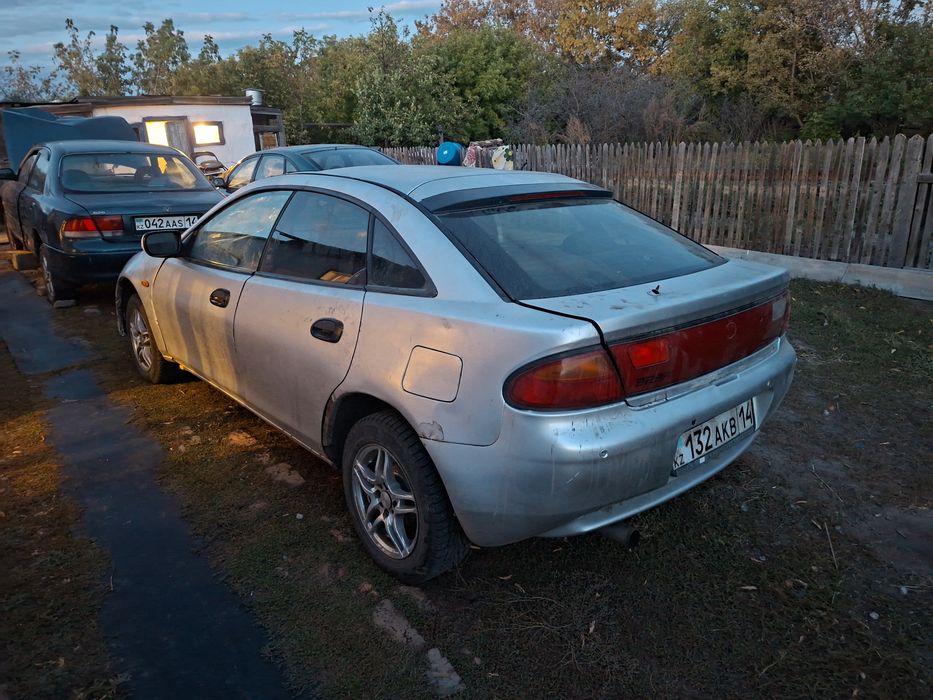 Продам машину мазда 323