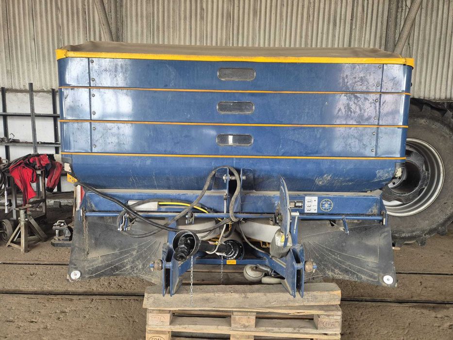 Masina de fertilizat Bogballe A/S L20 cu macara