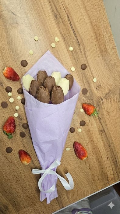 Клубника в шоколаде ввиде цветов