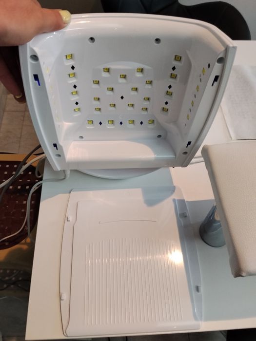 UV LED лампа акумулаторна