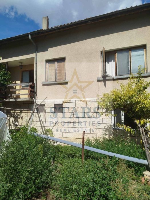 Продажба Къща гр. Ветрино - с. Белоградец 360m² и двор 600m²