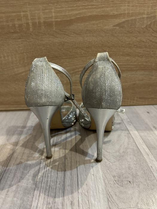 Дамски сандали на висок ток