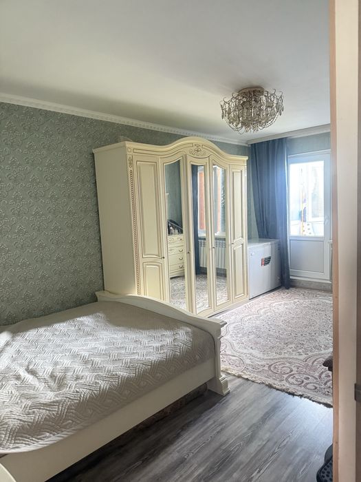 Продам 4 комнатную квартиру