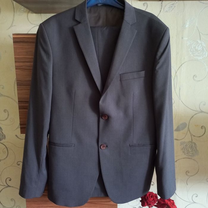 Продам костюм мужской,  классический.