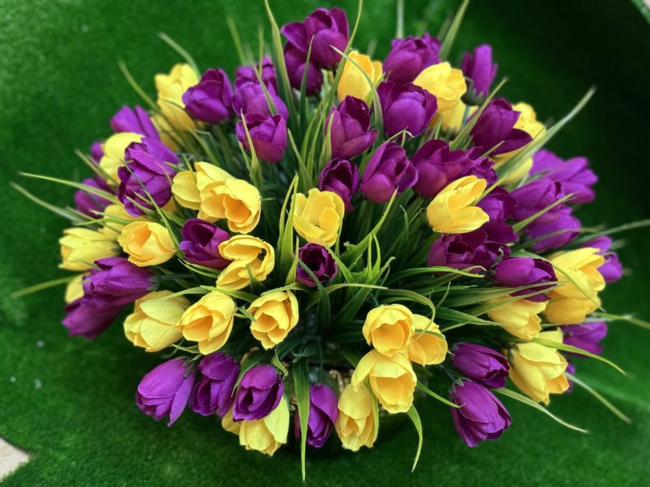 Uy, офис, кафе va restoranlar uchun dekorativ go’zal gullar.