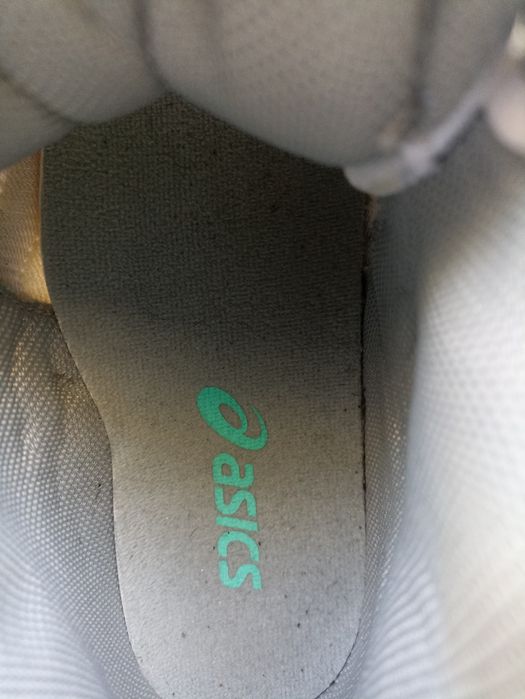 Asics GEL TASK MT Бели флаш коралови  волейболни обувки.