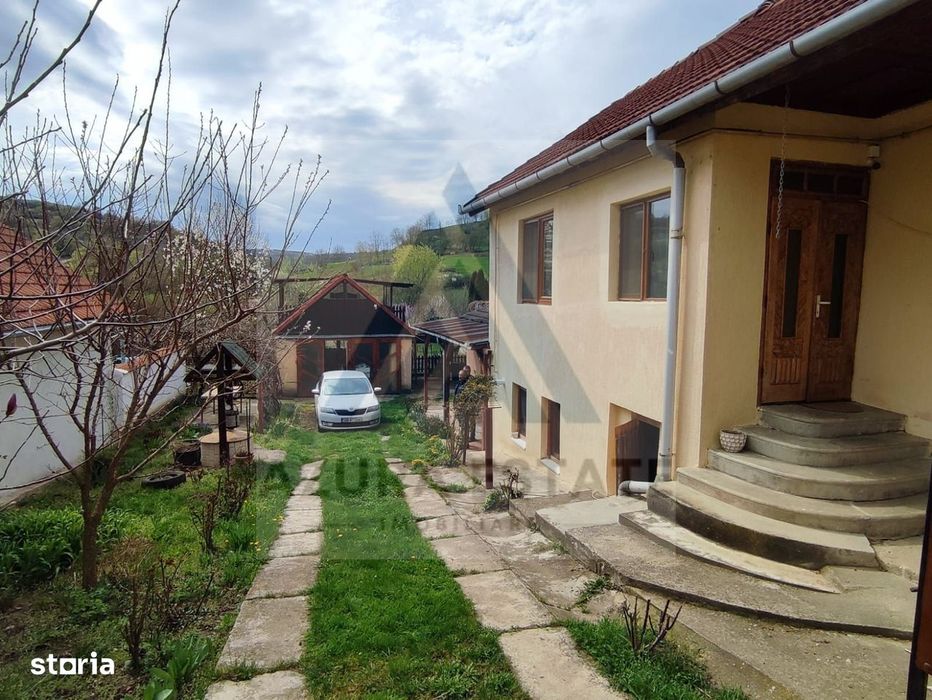 Casa 4 camere 2 bai garaj inchis pivnita si teren 740 mp in Seica Mica