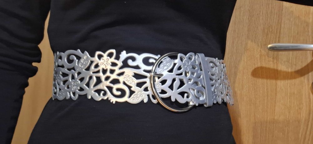 Дамски колан с красив дизайн