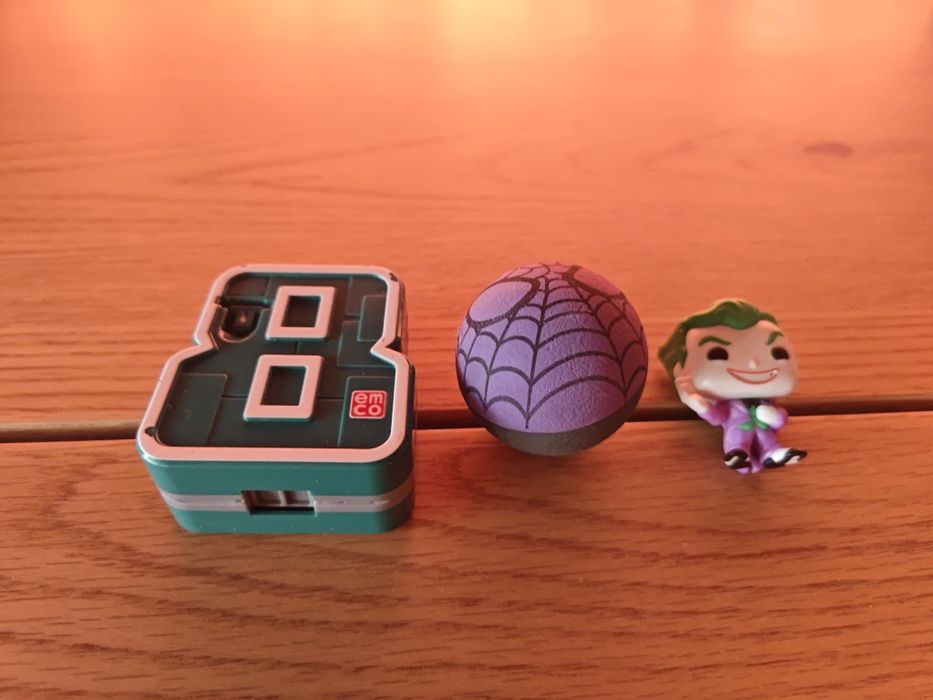 Кораб осмица,топче на спайдермен,и фъко поп фигурка