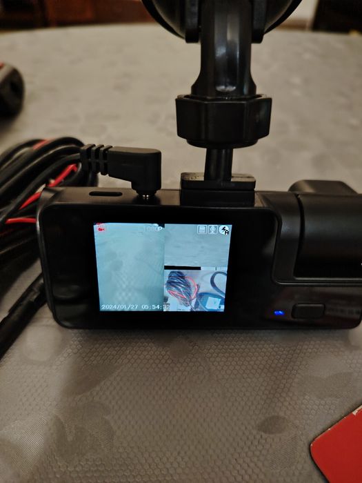 Camera auto de bord tripla, noua